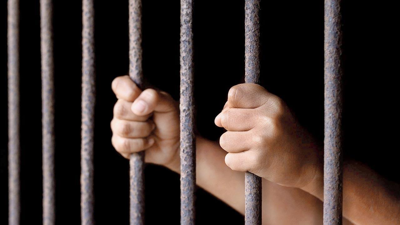 'Teacher' caught in UK trafficking bid at Mumbai airport