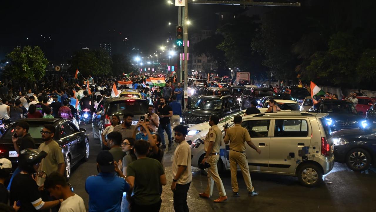 The Mumbai streets and roads were jam-packed as the cricket fans continued to celebrate the win of Team India with extreme enthusiasm and pride