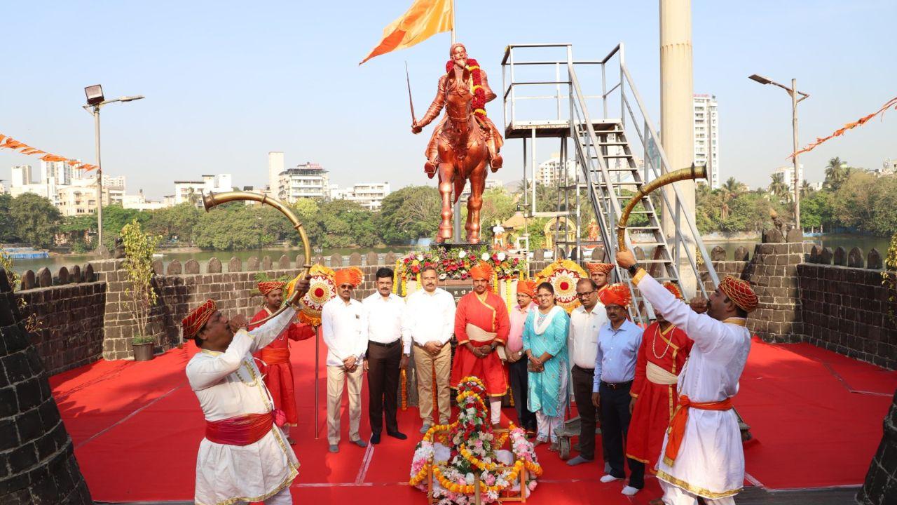 In the procession, former Deputy Mayor Pallavi Kadam, former Corporator Pawan Kadam, former Corporator Sudhir Kokate, Deputy Commissioner Shankar Patole, Assistant Commissioner Sopan Bhayek, and other dignitaries participated in the celebration