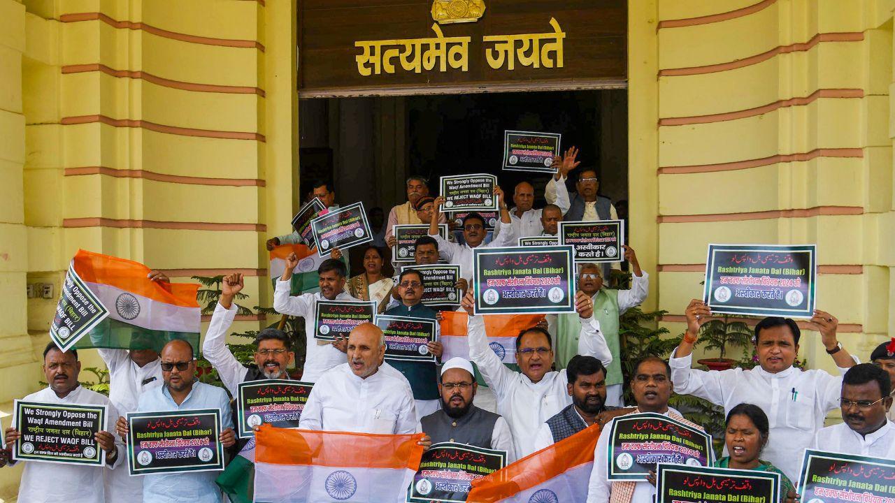 Protesters alleged that the government is trying to seize Waqf properties that were dedicated by their forefathers for the welfare of the people. They claimed that the government is unlawfully attempting to take control of these properties