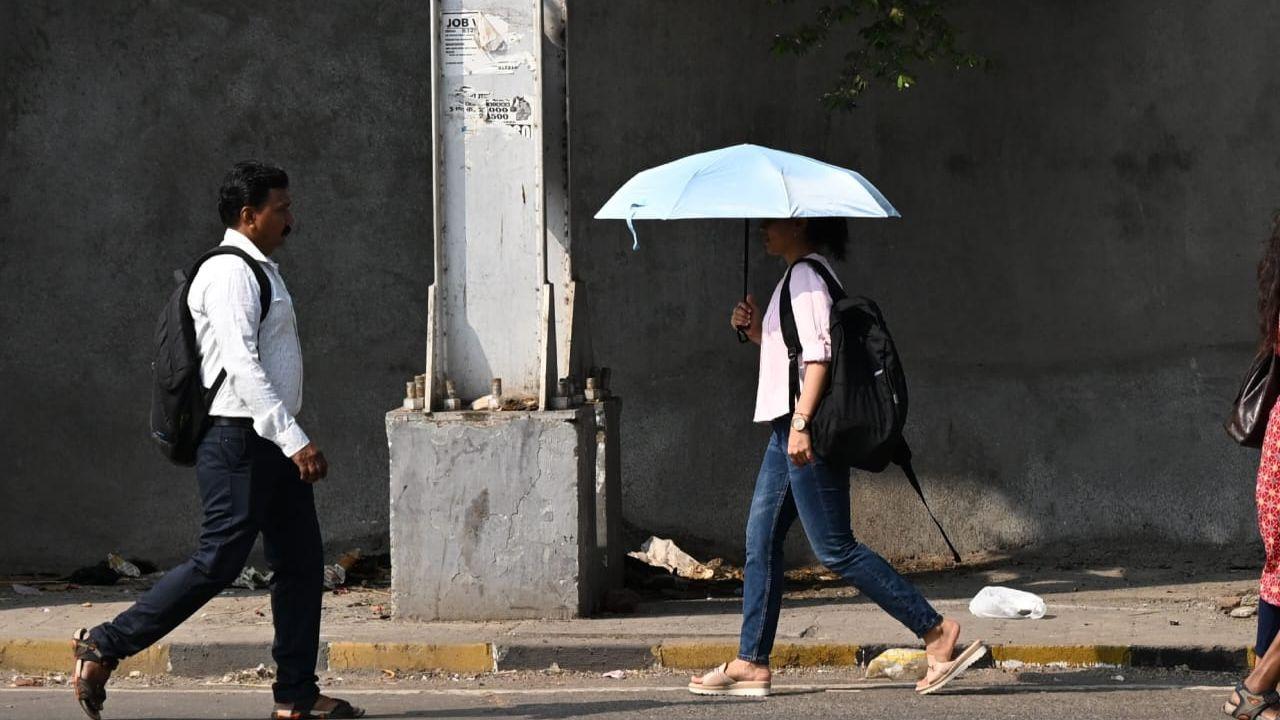 Mumbaikars can expect a steady surge in the temperature. The maximum temperature is set to reach 31 degrees Celsius, while the minimum remains at a comfortable 22 degrees Celsius