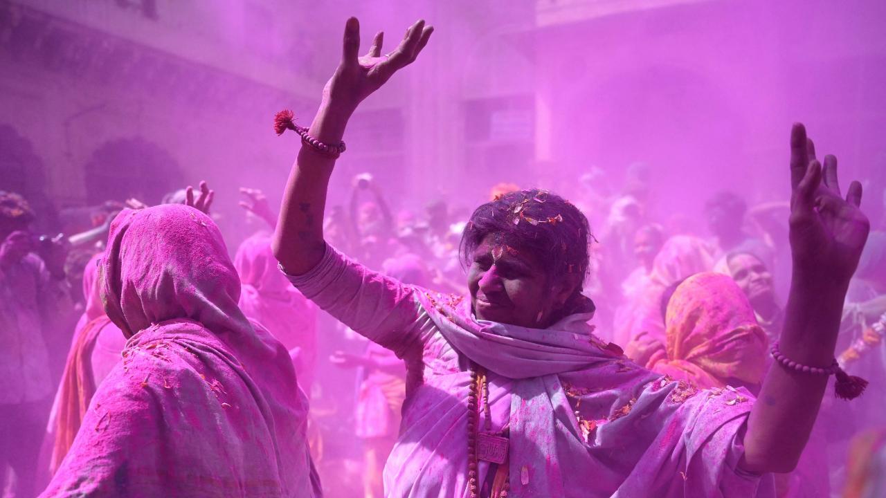 holi festival vrindavan india