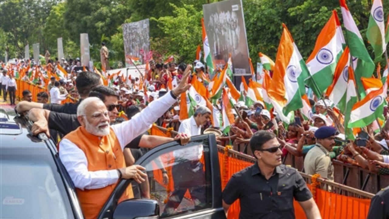 Gujarat: Massive group waves Tirangas at PM Modi’s roadshow in Dahod