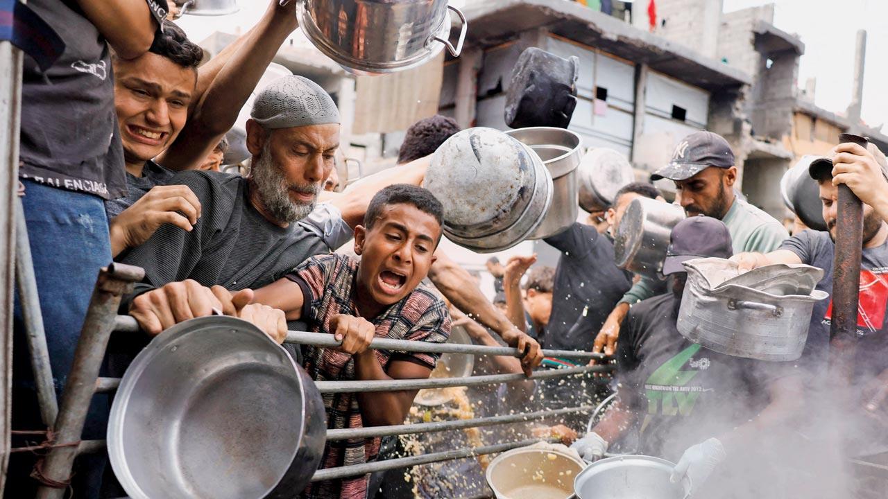 Israeli airstrikes kill 54 in southern Gaza city