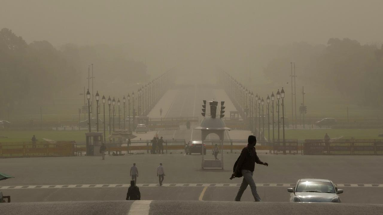Delhi's air quality worsens; AQI in 'very poor' category