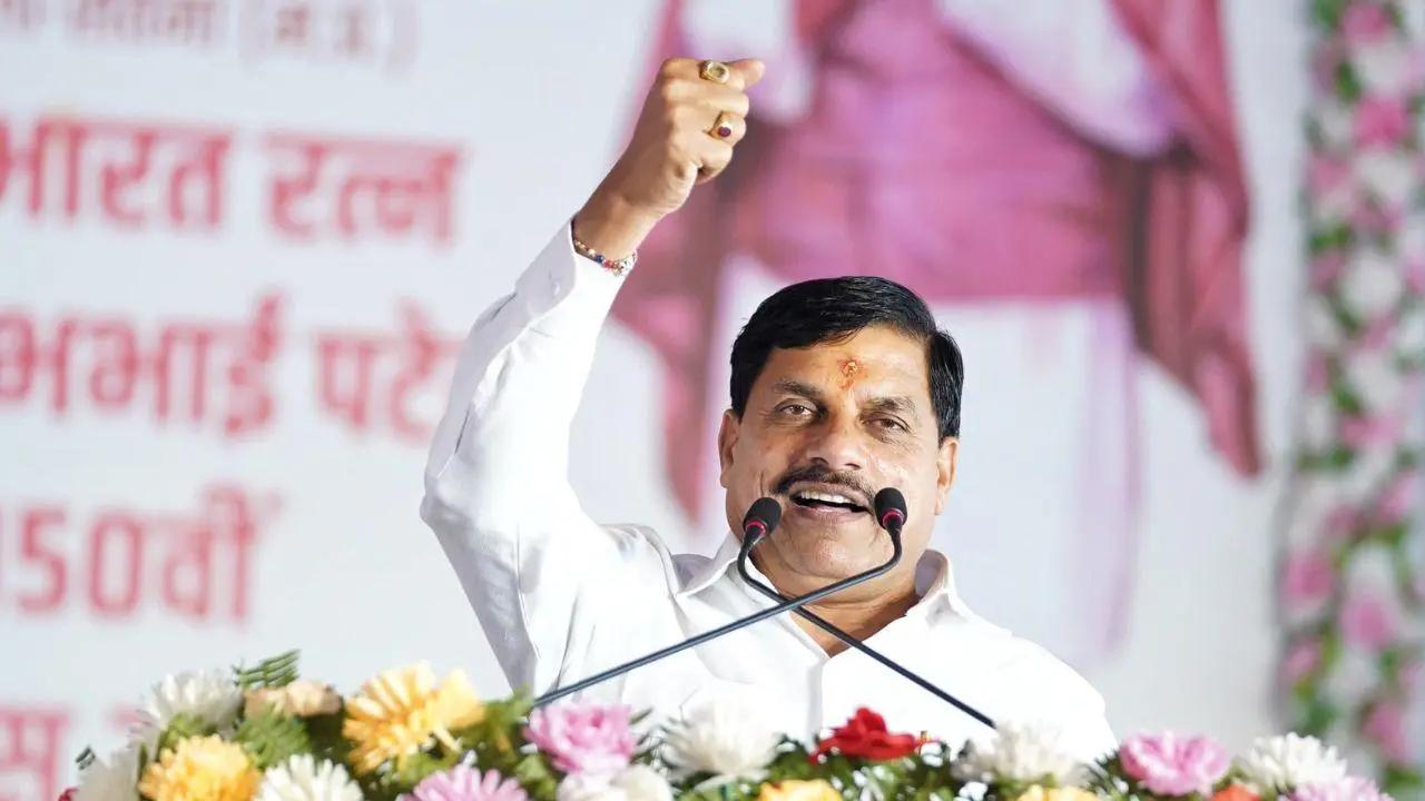 MP CM Yadav visits hospital to enquire about health of police personnel injured