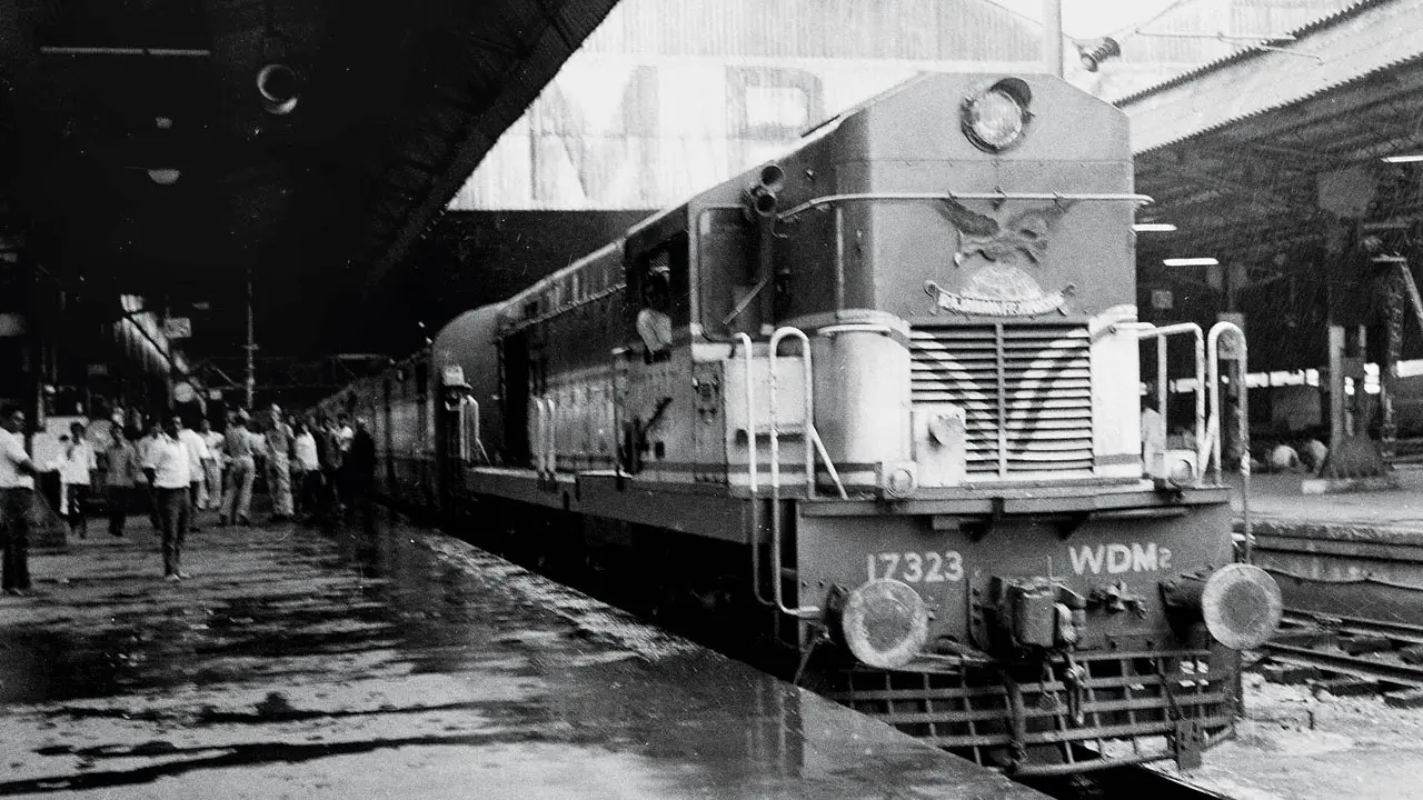Mumbai-Delhi Rajdhani Express turns 53, railways celebrates