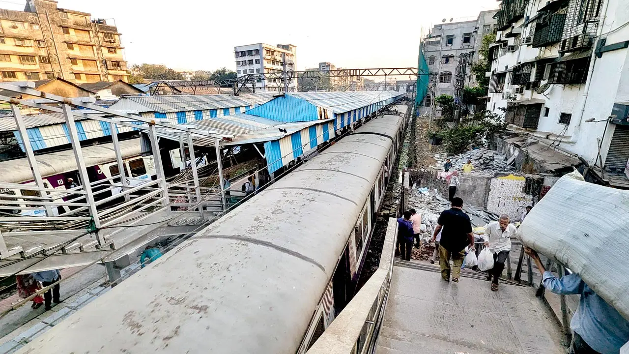 Mumbai: Masjid Bunder station set to rise above the crowd