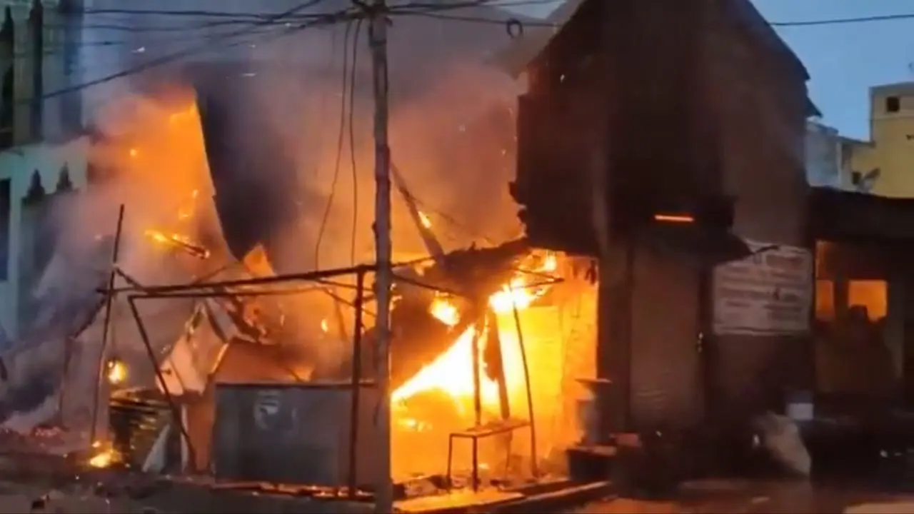 Multiple shops gutted as massive fire breaks out in Maharashtra’s Washim