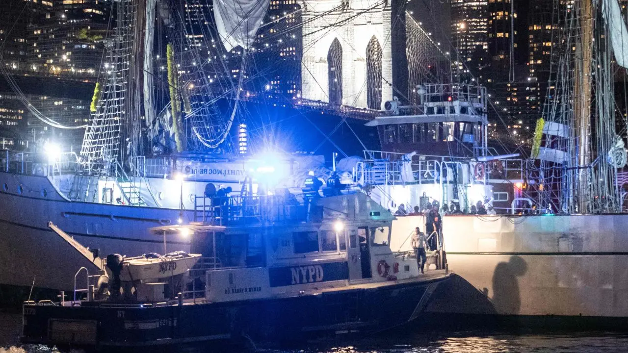 Mexican ship collides with Brooklyn Bridge, two killed