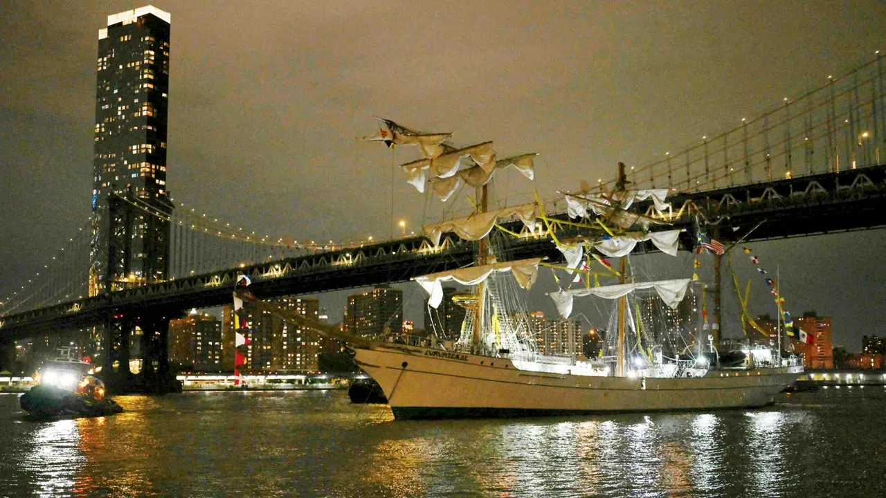 Mexican navy training vessel hits Brooklyn Bridge in US