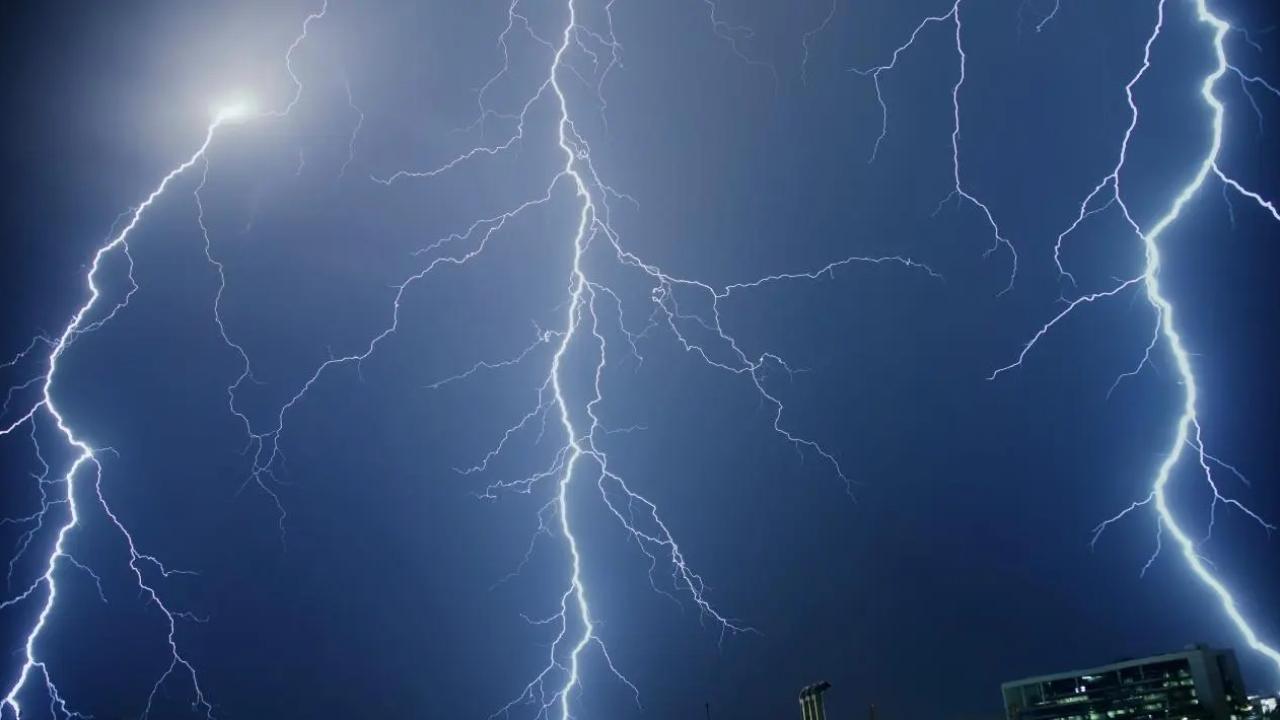 Two killed in lightning strike in Jalna