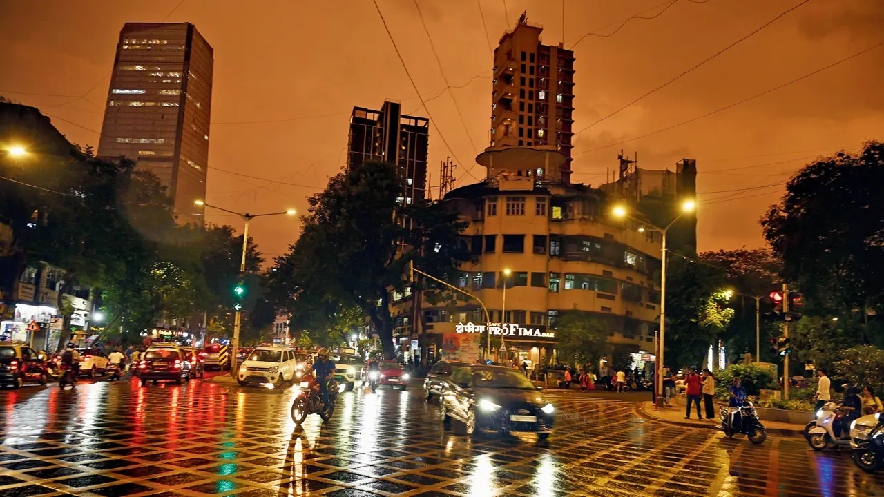 IMD issues heavy rain alerts as Mumbai likely to be hit by an early monsoon