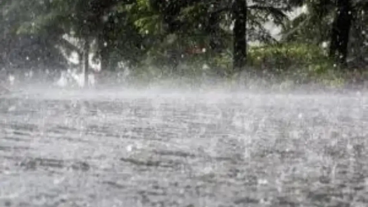 Maharashtra: Two hoardings collapse in Pune amid heavy rains; 5 vehicles damaged