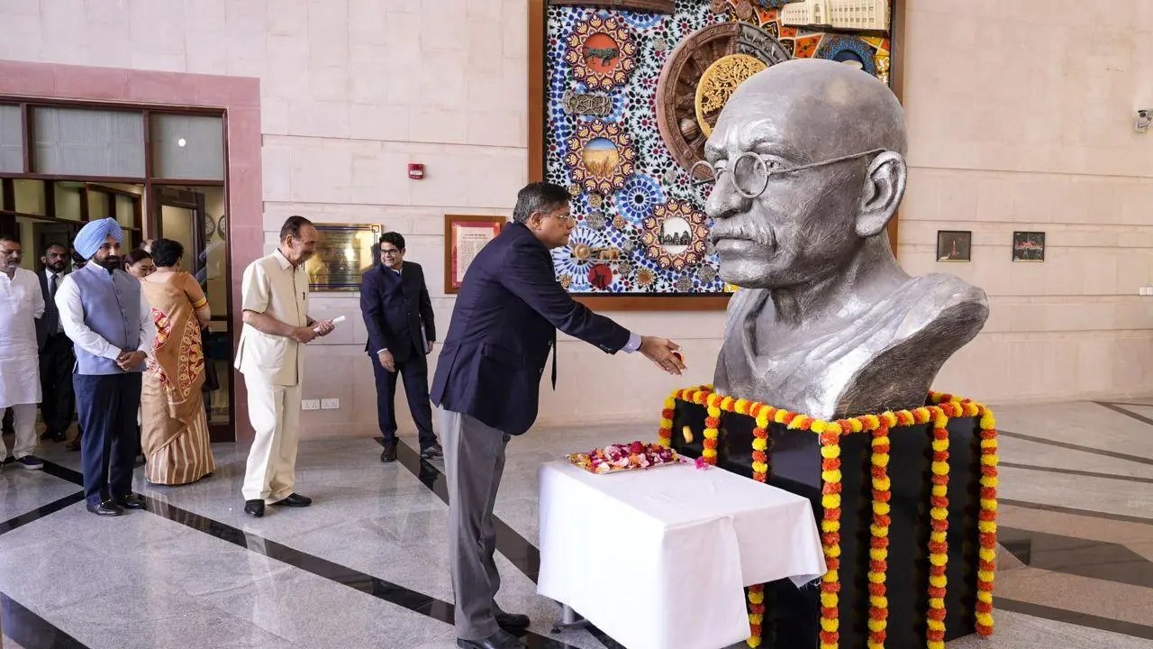 IN PHOTOS: All-party delegation in Bahrain pays tribute to Mahatma Gandhi