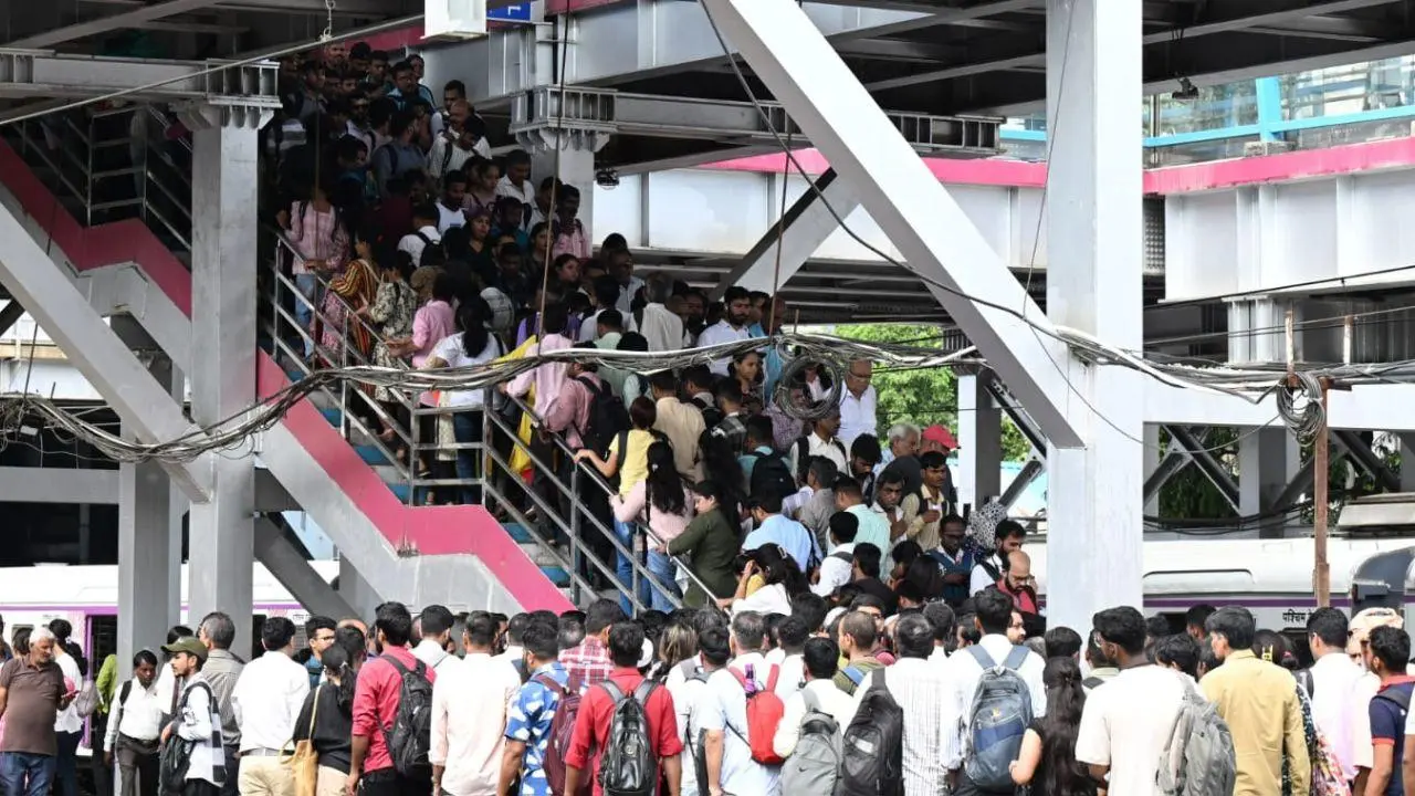 IN PHOTOS: Chaos at Kandivali station as southern stairway shut for bridge work