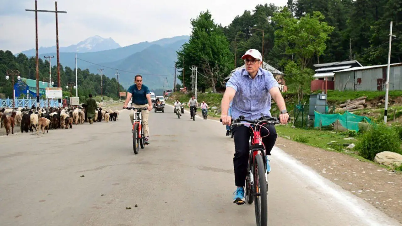IN PHOTOS: Omar Abdullah visits Kashmir's tourist destinations to dispel fears