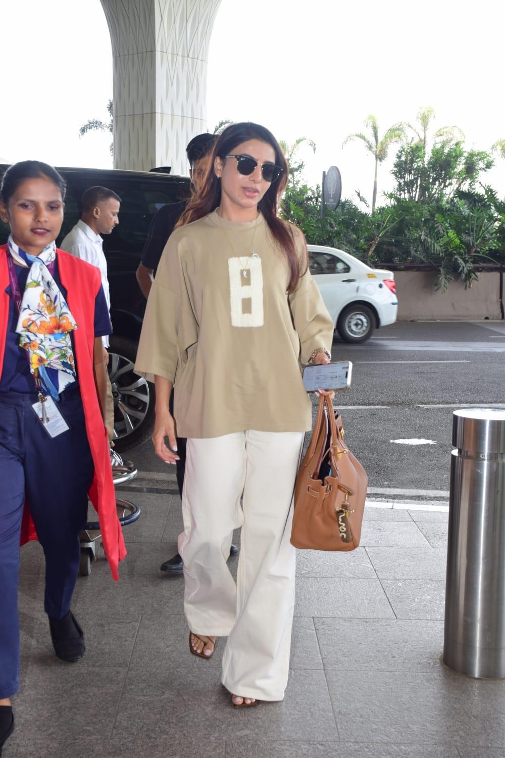 Samantha Ruth Prabhu reached the airport earlier this morning. The actress looked smart in a comfy look; she wore a loose beige T-shirt and paired it with white pants to slay her appearance