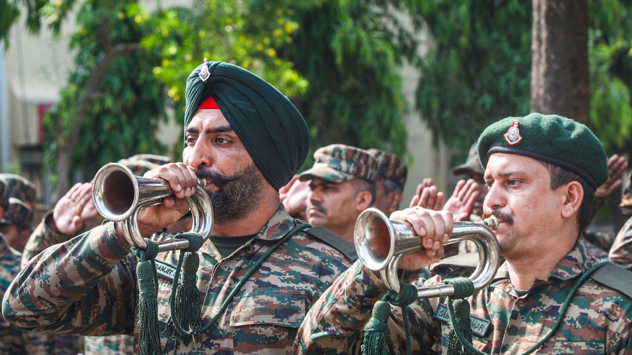 The ceremony was to honour Sepoy Gaykar Sandip Pandurang, who lost his life in the line of duty during the ongoing operation between security forces and terrorists in the Singhpora area of Chatroo in Kishtwar