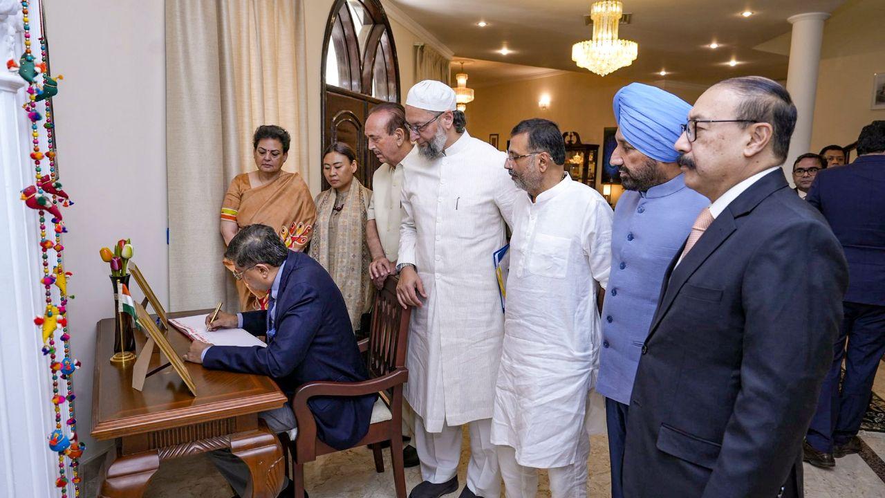 During their stay, the delegation met with prominent personalities across Bahrain and acknowledged their vital contributions to enhancing relations between India and the Kingdom