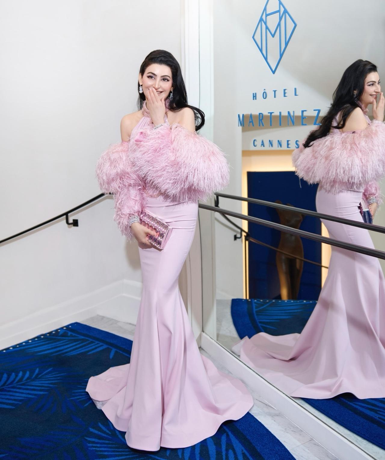 She completed the look with dazzling jewellery from H. Ajoomal, exuding regal charm. Shalini looked beguiling in the mermaid-style full length bodycon gown featuring a a classic halter-neck design and a flattering cut in the middle