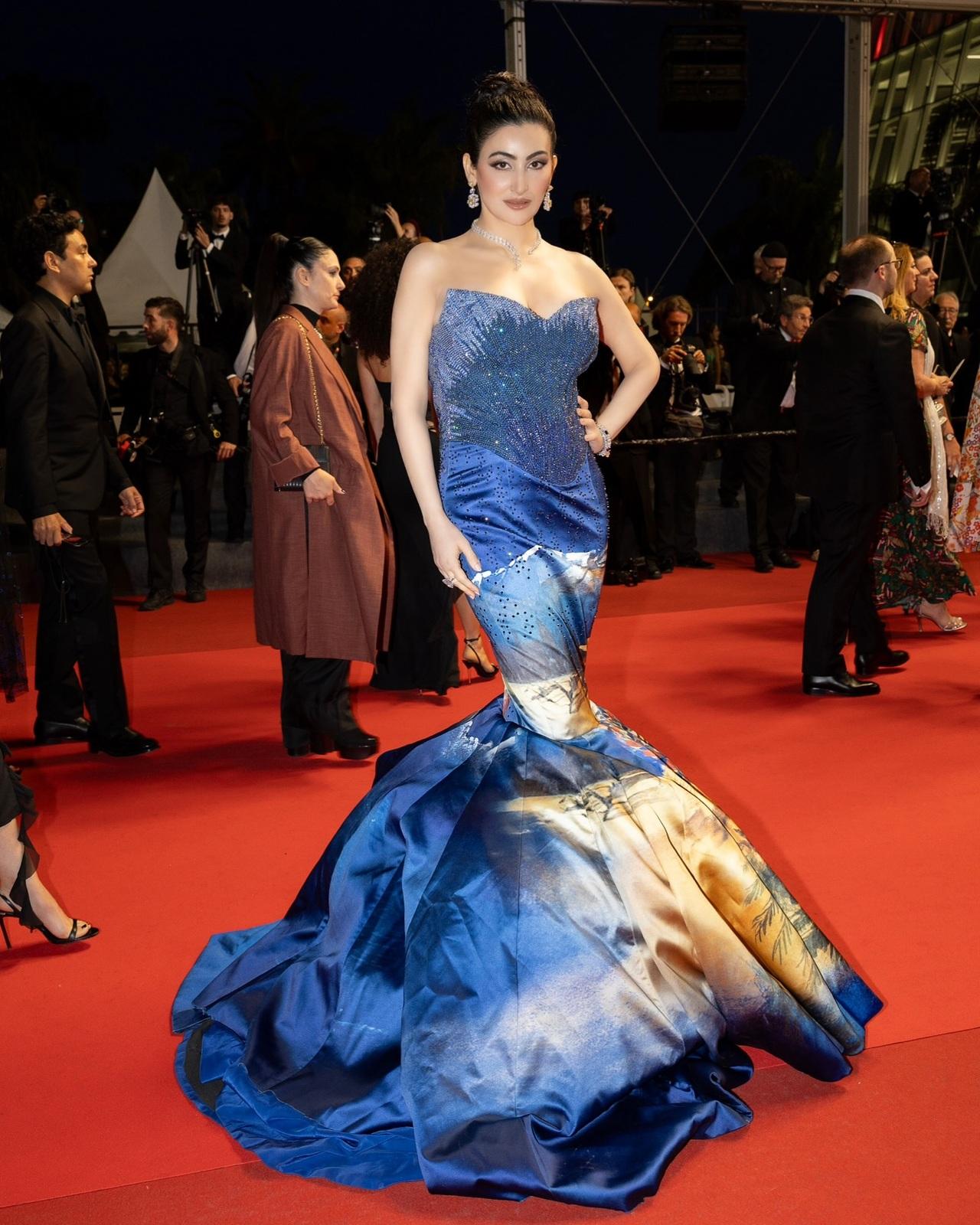 She complemented the ensemble with another exquisite Judith Leiber bag, embodying the essence of Indian artistry and regal elegance. In doing so, she delivered the quintessential Indian statement that was both expected and celebrated