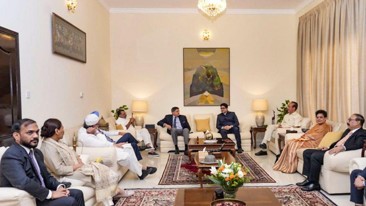The visit featured a tribute ceremony, during which delegation members paid floral respects to Mahatma Gandhi, reaffirming India's commitment to peace and unity