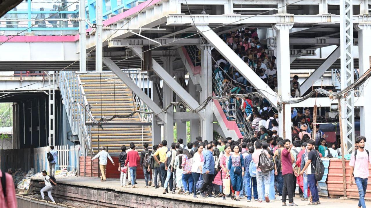 People risking their lives crossing the railway tracks were not satisfied with the authorities and sought a better alternative until the southern stairway foot-over bridge was under construction