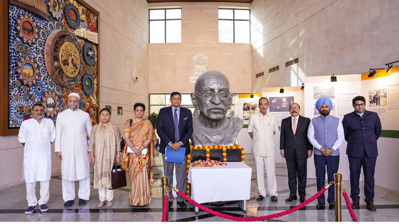 The delegation included Nishikant Dubey, Phangnon Konyak, Rekha Sharma, AIMIM chief Asaduddin Owaisi, Satnam Singh Sandhu, Ghulam Nabi Azad, and former foreign secretary Harsh Shringla, alongside Panda