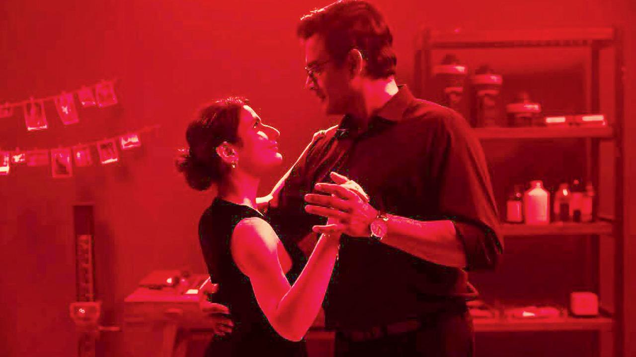 (From left) Fatima Sana Shaikh and R Madhavan in Aap Jaisa Koi