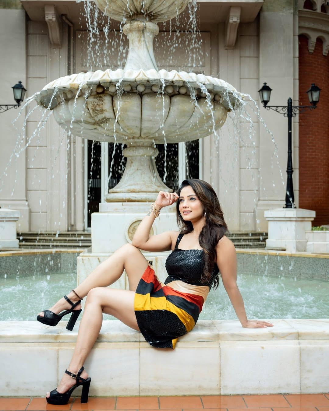 Going clubbing with your friends? We’ll help you look hot—because why not! For your perfect party-night look, take inspiration from Adaa Khan’s slaying appearance