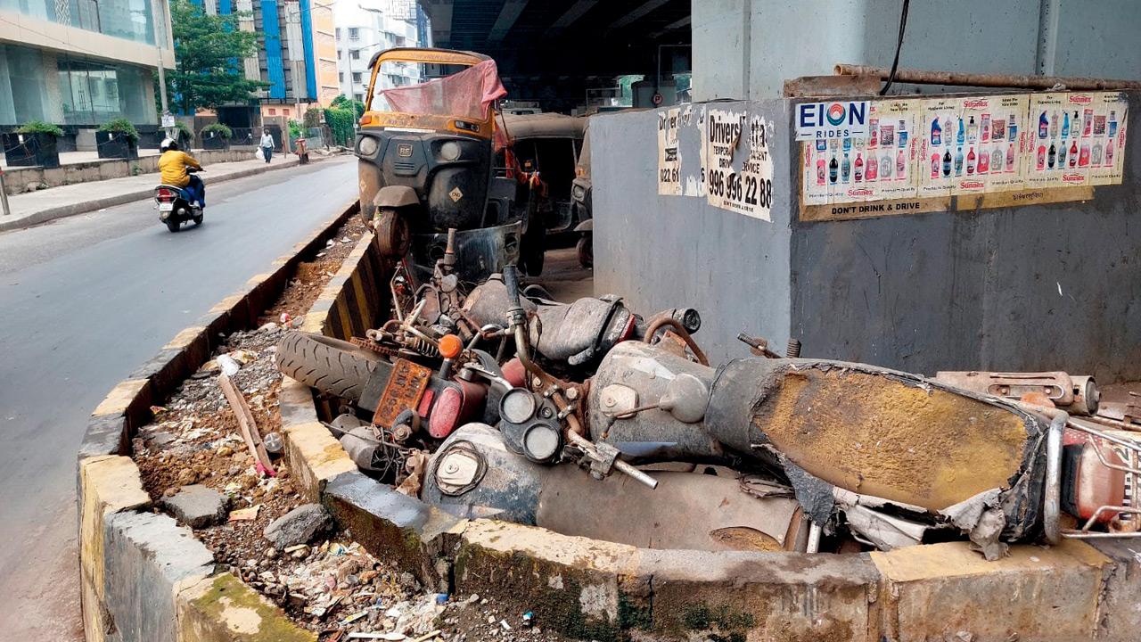 MLA Murji Patel acts after report on abandoned vehicles under Teli Galli flyover