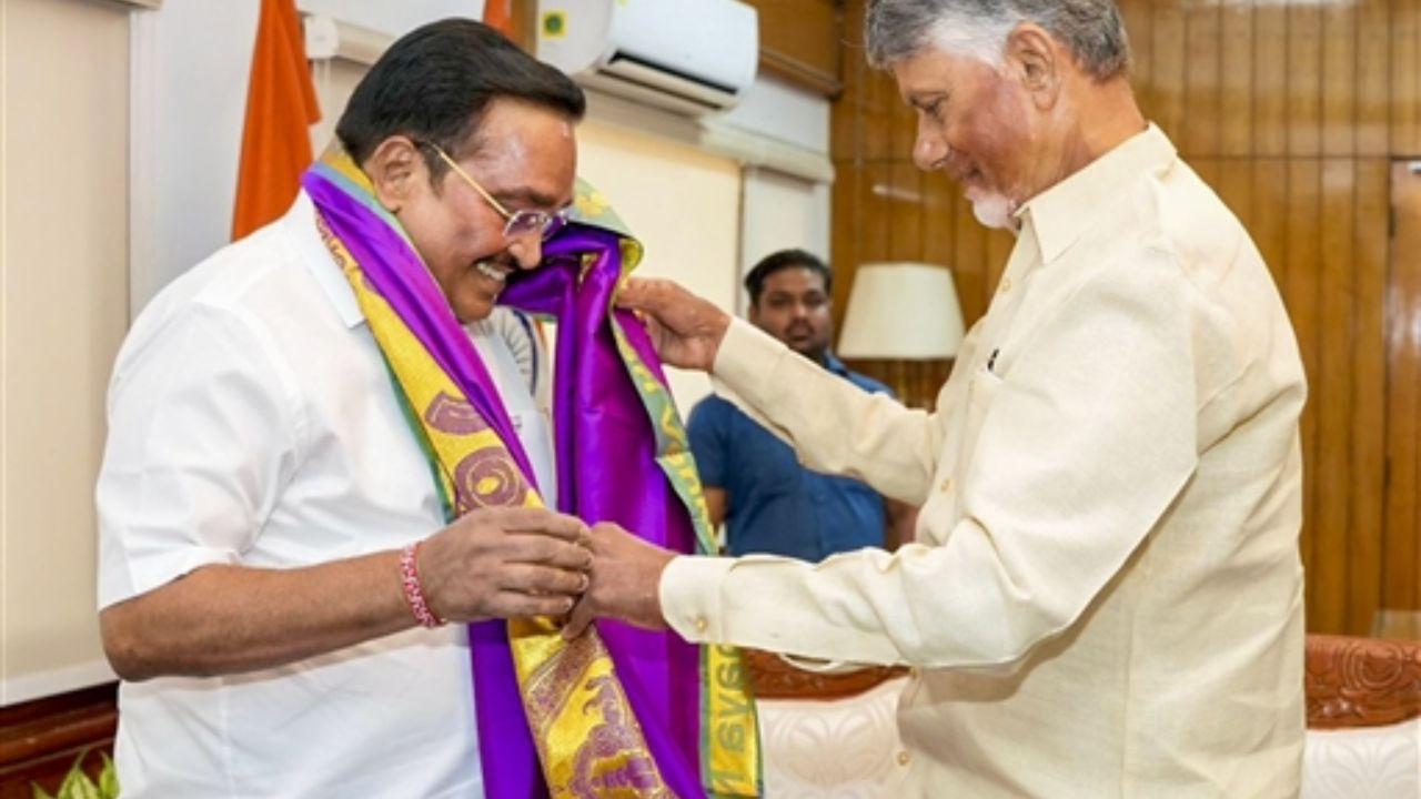 In a post on X, Chandrababu Naidu shared that he had a productive meeting with Union Ministers in Delhi. He discussed the Polavaram–Banakacherla Link Project, highlighting its goal of bringing Godavari waters to drought-affected regions of Andhra Pradesh through a collaborative effort between the Centre and the state
 
