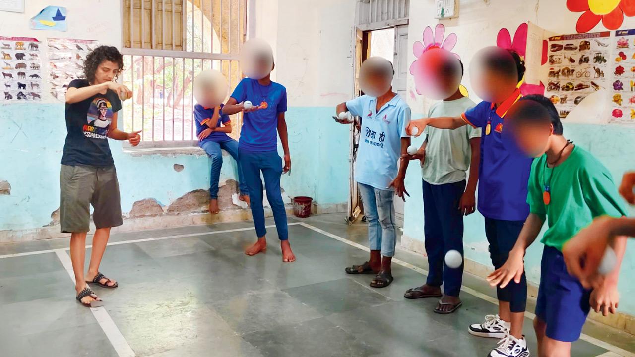 Ami Shroff conducts the workshop. Pic courtesy/Ashiyana Foundation