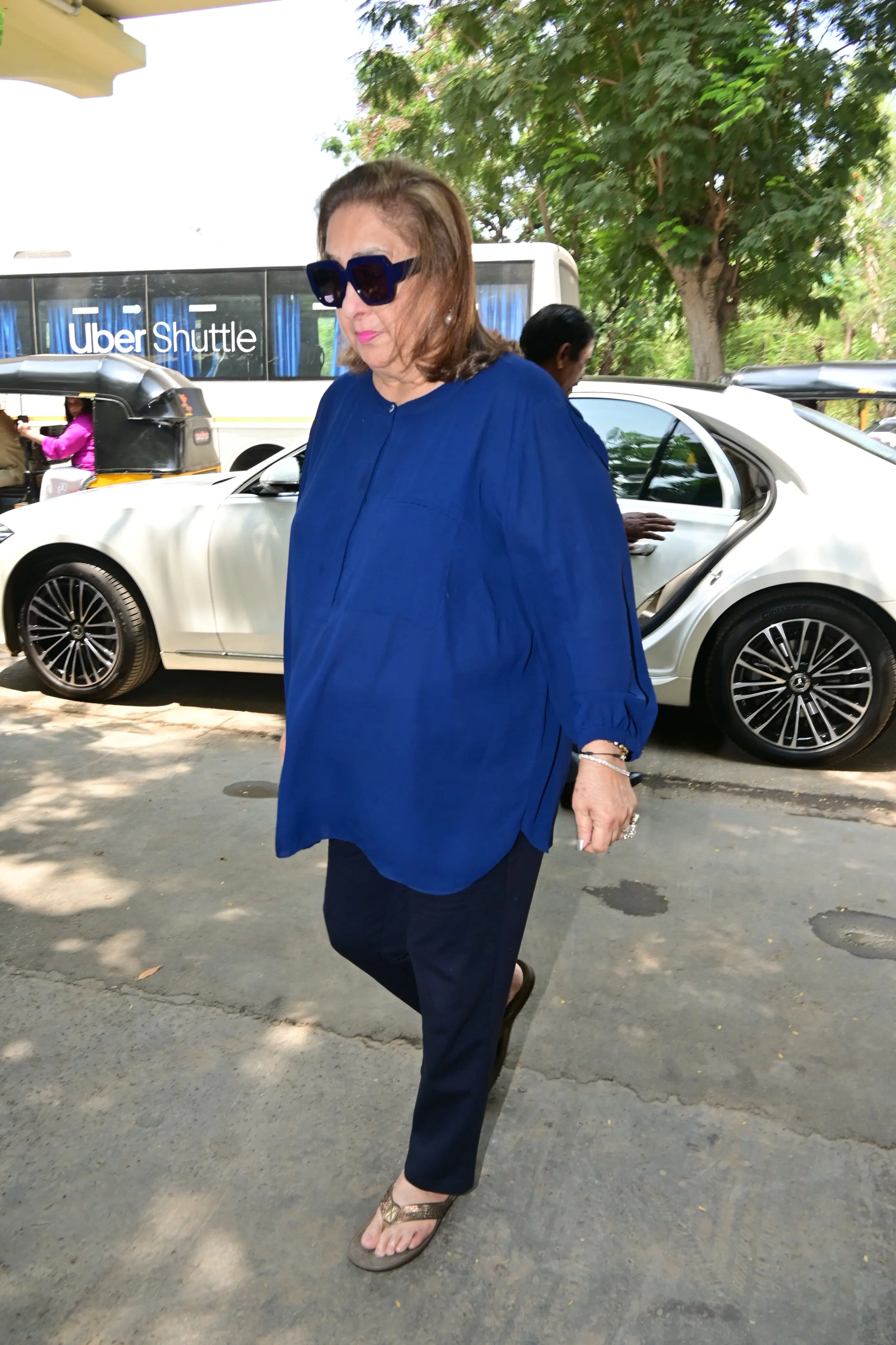 Babita Kapoor was among the several attendees who were clicked outside Nirmal Kapoor’s residence as she attended the prayer meet in her memory