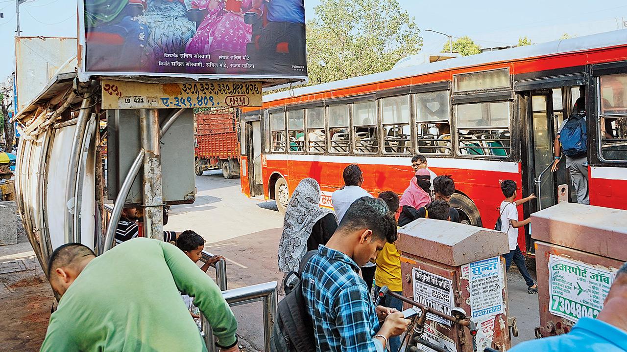 Datta Samant Chowk bus stop near Sakinaka Metro station lacks proper last-mile planning. PIC/DWEEP BANE