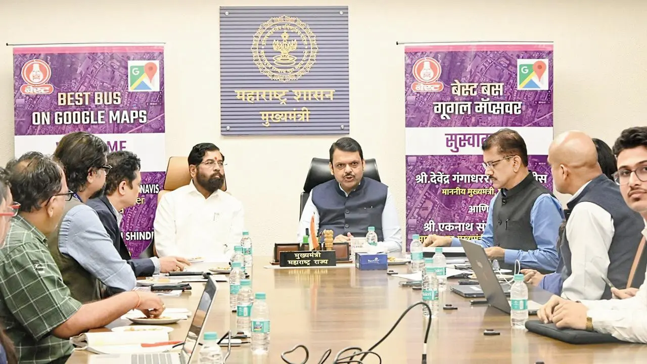 Mumbai: CM Fadnavis inaugurates BEST bus-tracking service