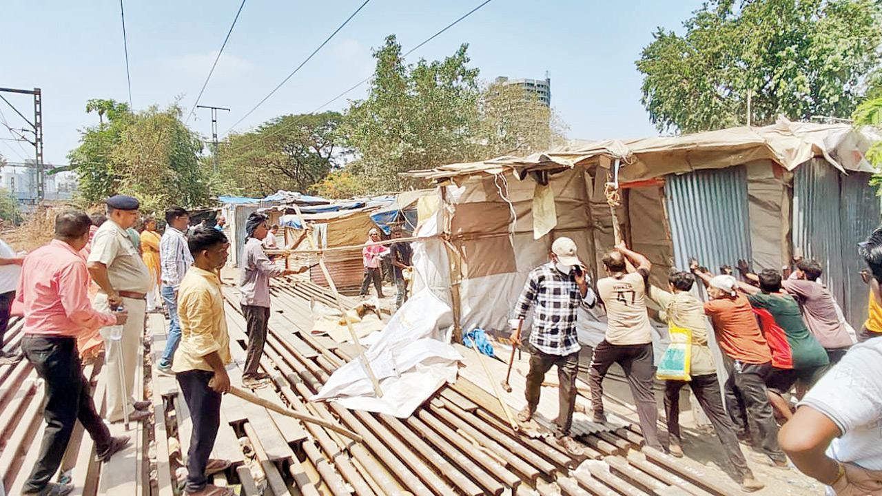 Mumbai: Two days after WR razed 80 illegal slums in Borivali, shacks are back