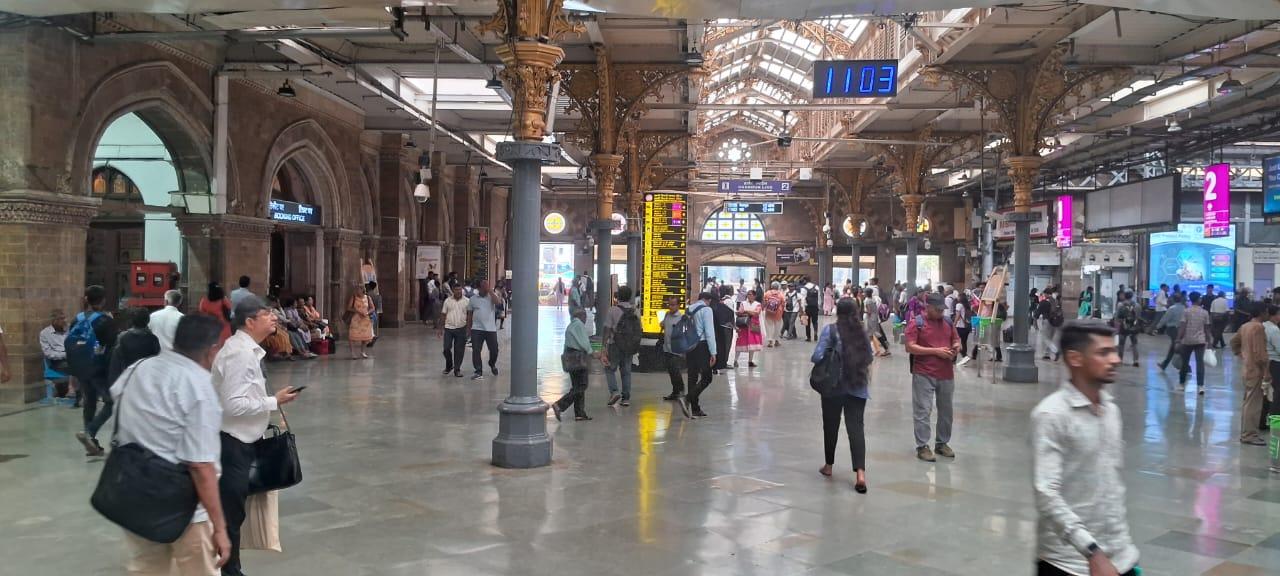Over 100 RPF, GRP, and MSF personnel took part in a full-scale evacuation and baggage scanning drill at CSMT. Citizens in South Mumbai are being briefed on wartime protocols and blackout procedures.
