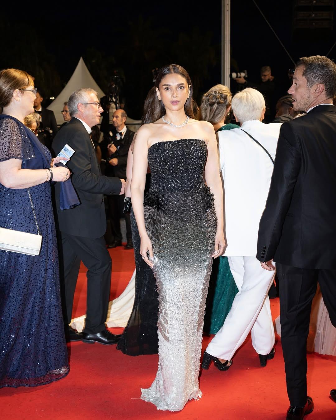 In a Rahul Mishra ensemble paired with an eye-catching diamond necklace, Aditi made her first appearance in a shimmery black-and-white off-shoulder bodycon dress