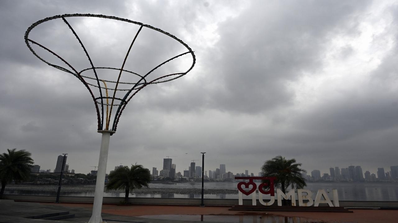 Meanwhile, IMD has predicted rains in Pune, Satara, Sindhudurg and some other parts of Maharashtra on Friday evening