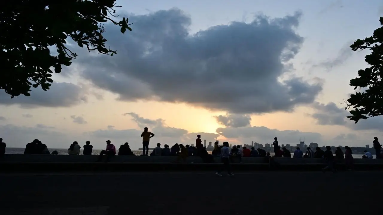 IN PHOTOS: Clouds shroud the Mumbai skyline, Bandra-Worli Sea Link 