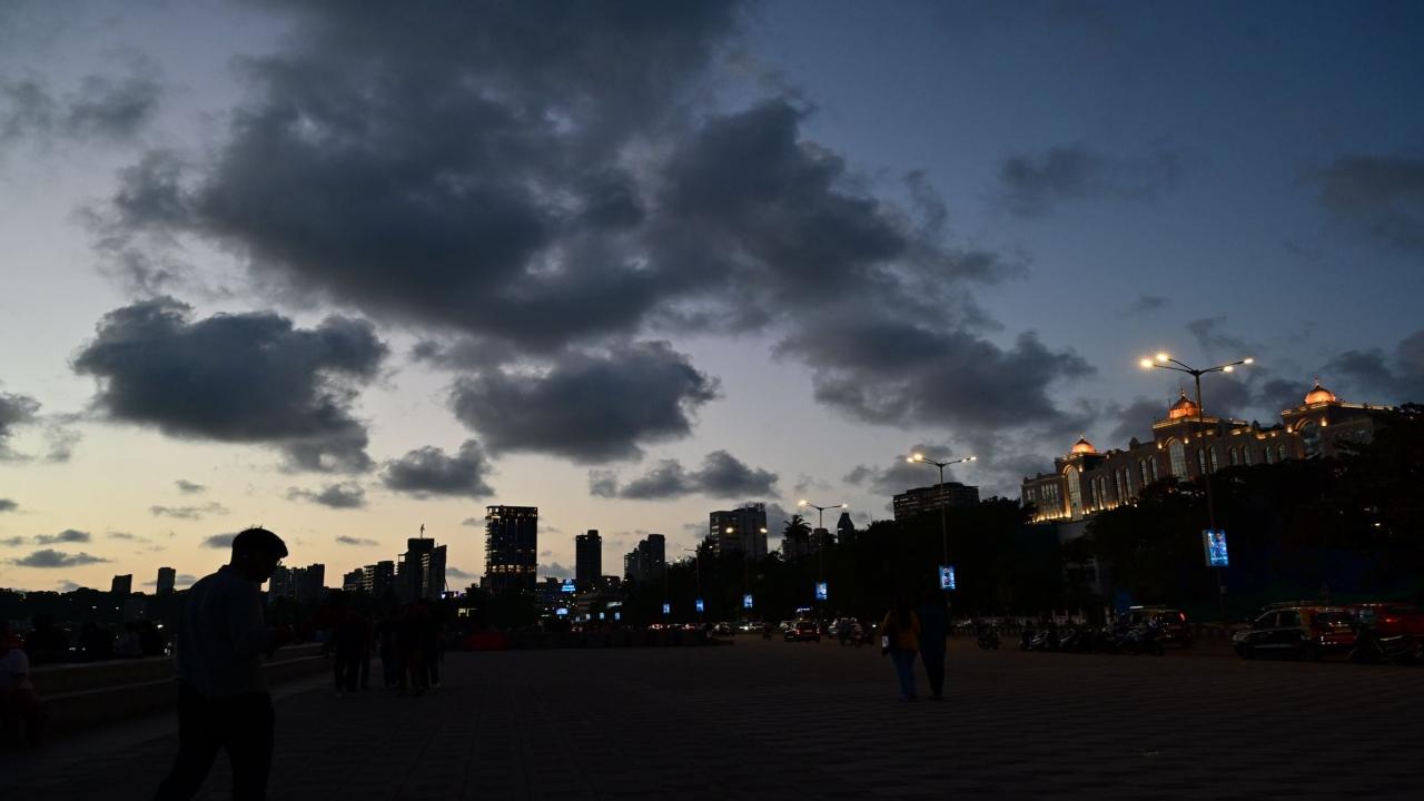 The India Meteorological Department has predicted 'partly cloudy sky with possibility of light rain in city and suburbs' for the next 24 hours