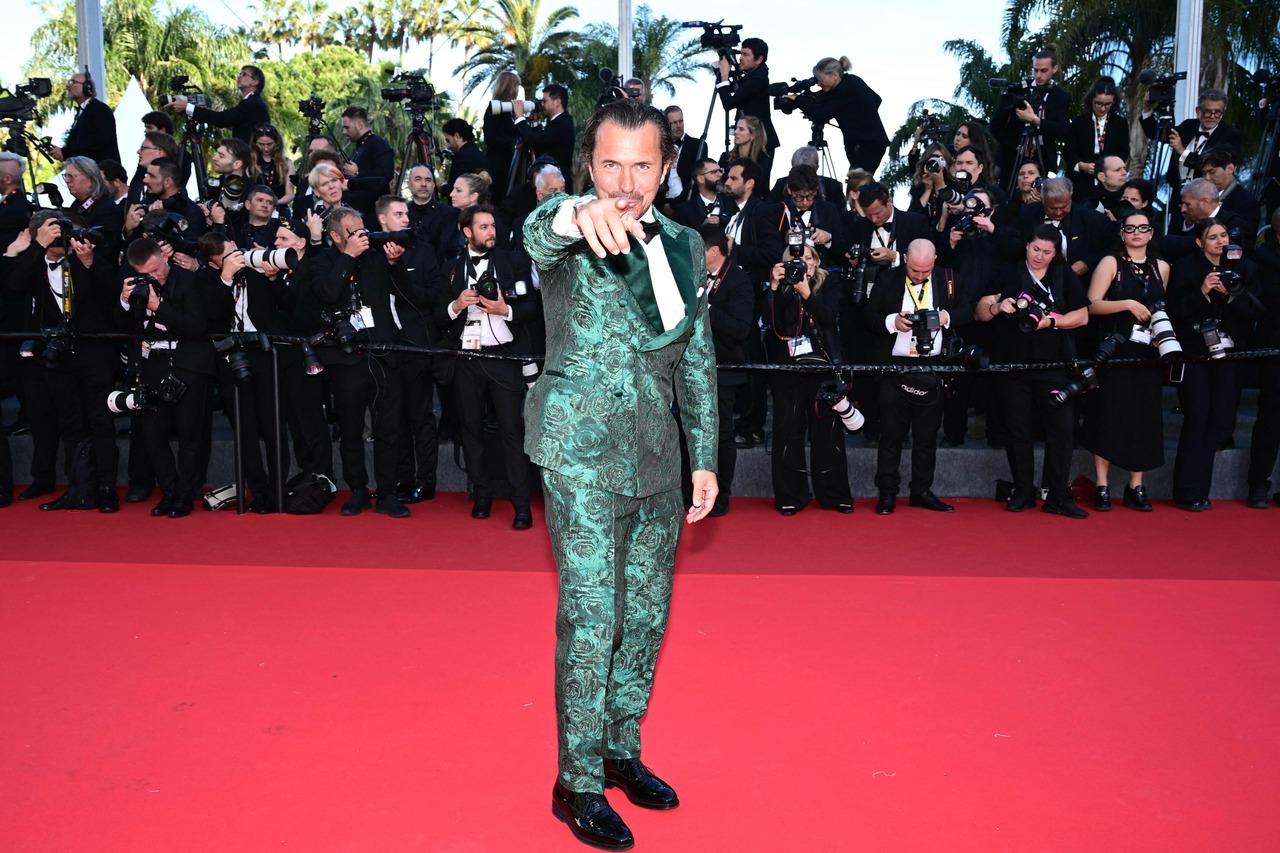 On May 15, French actor William Abadie marked his presence on the red carpet of Cannes in a shiny printed green formal suit paired with black shoes, a white shirt, and a bow tie. The French star attended the screening of the film Mission: Impossible – The Final Reckoning