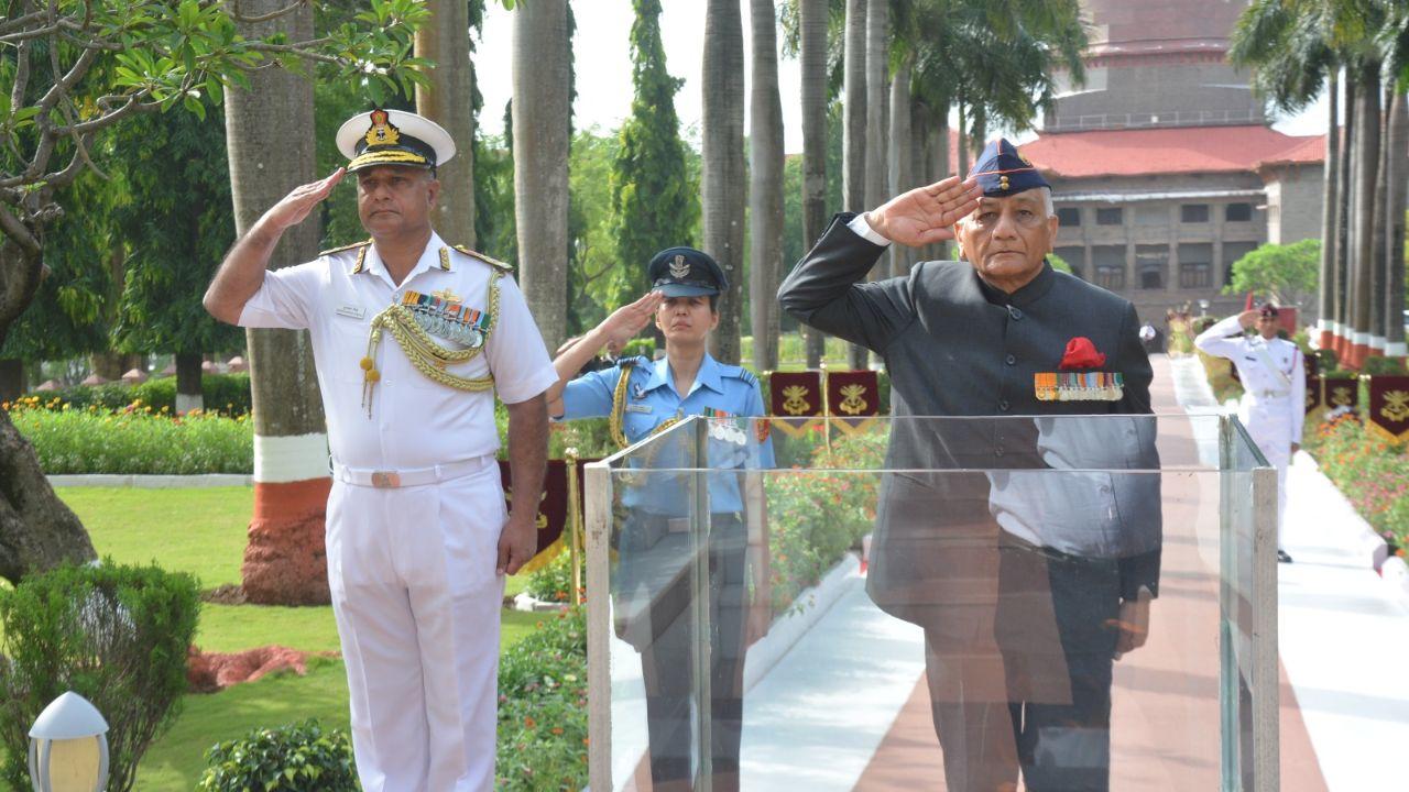 A total of 1,341 cadets participated in the parade, including 336 who were graduating. This parade was especially significant as it marked the graduation of the NDA’s first-ever batch of 17 female cadets
