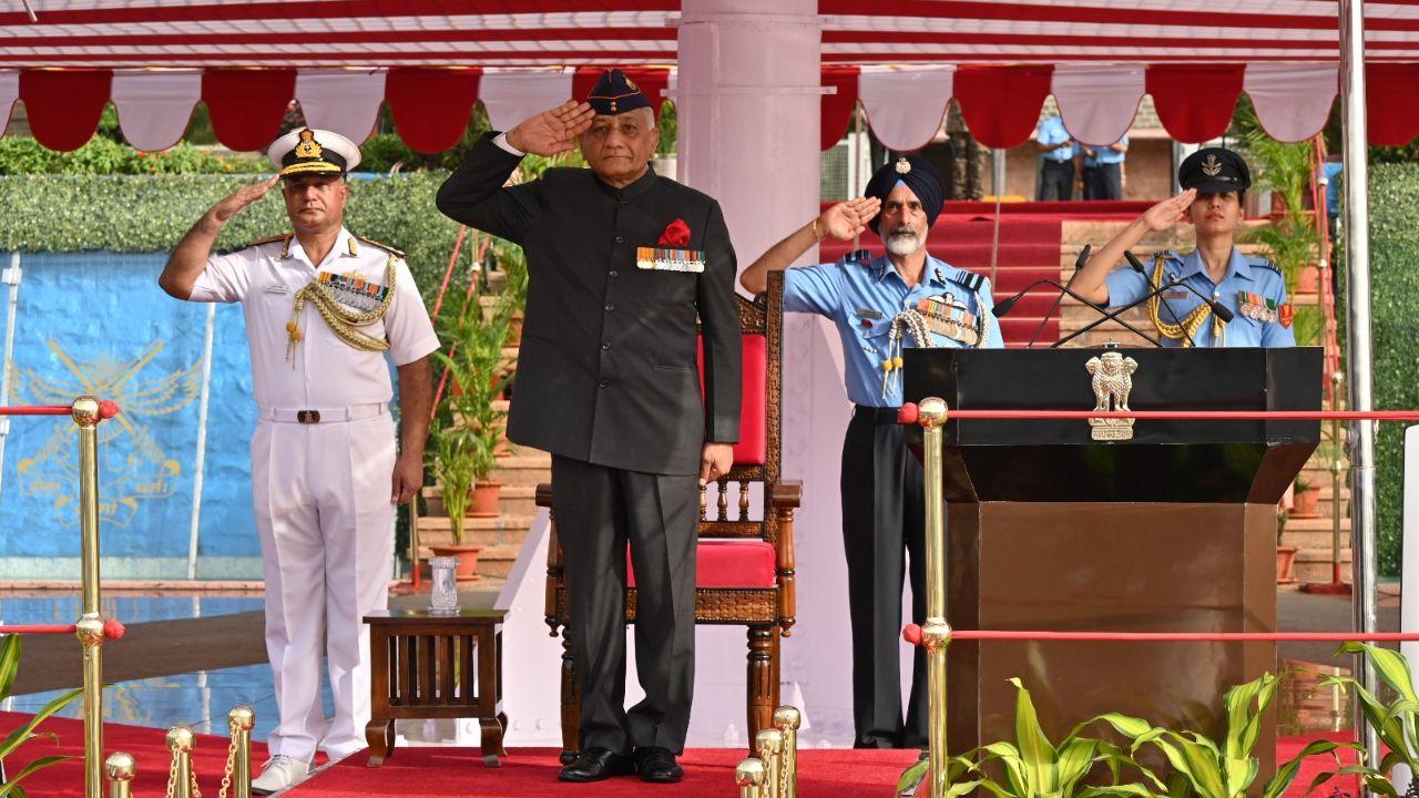 The Reviewing Officer for the parade was Gen (Dr) VK Singh (Retd), the Hon’ble Governor of Mizoram. Lt Col Praveen Kumar Tiwari, the Adjutant, supervised the parade while riding his horse ‘Reliant Robin’. The parade was led by Academy Cadet Captain Udayveer Singh Negi from ‘G’ Squadron