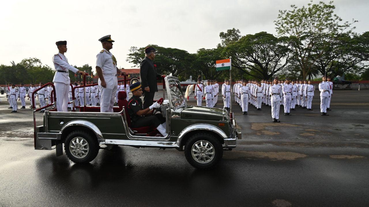 The Reviewing Officer presented the President’s Gold, Silver, and Bronze Medals to the Cadets who secured first, second, and third positions in the order of merit