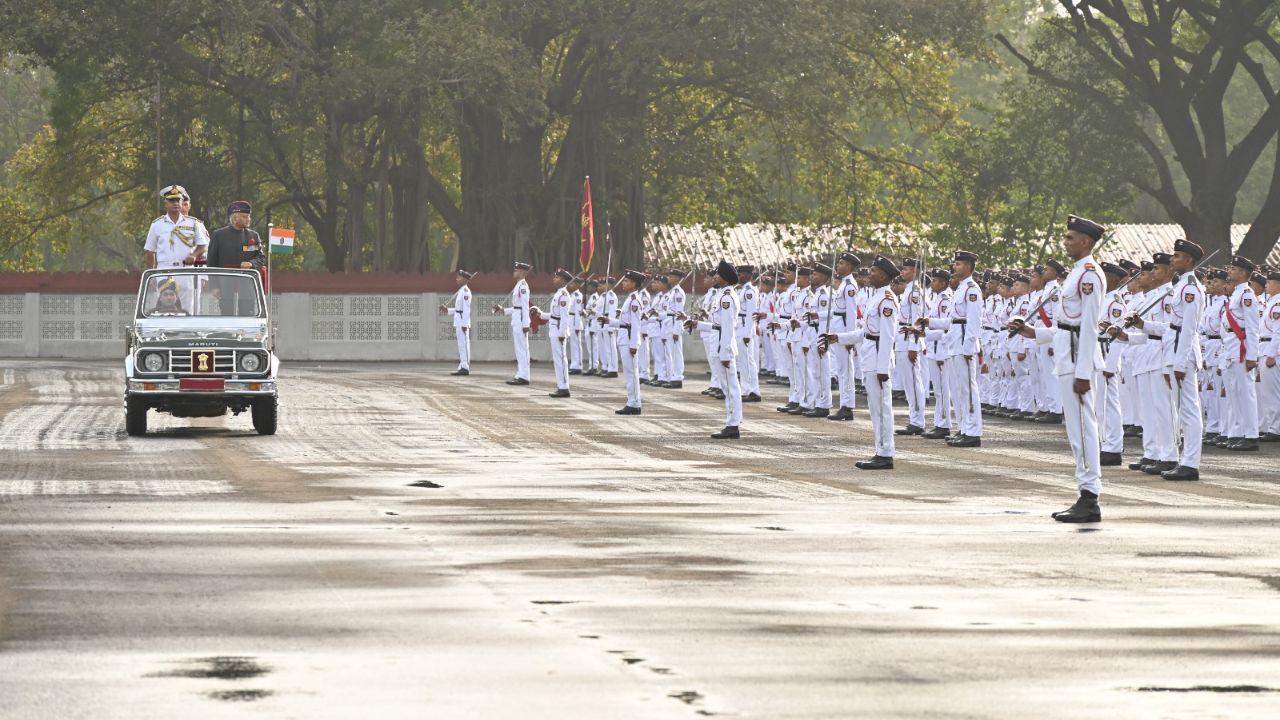 The parade concluded with a stunning flypast by flag-trooping Chetak helicopters, Super Dimona motorized gliders, and Sukhoi-30 fighter jets. The Golf Squadron was awarded the Chiefs of Staff Banner, bringing the event to a close