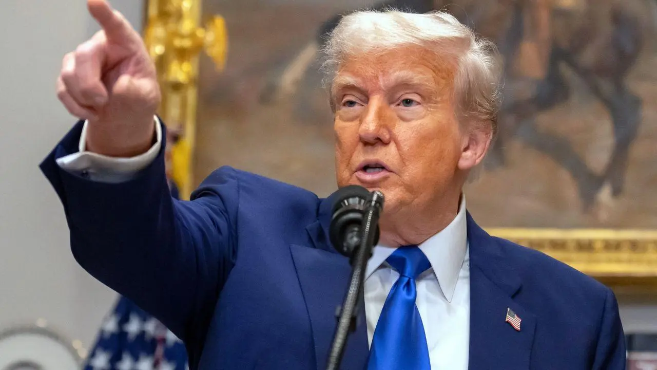 Trump meets with Syria's former-insurgent-turned-leader in Saudi Arabia