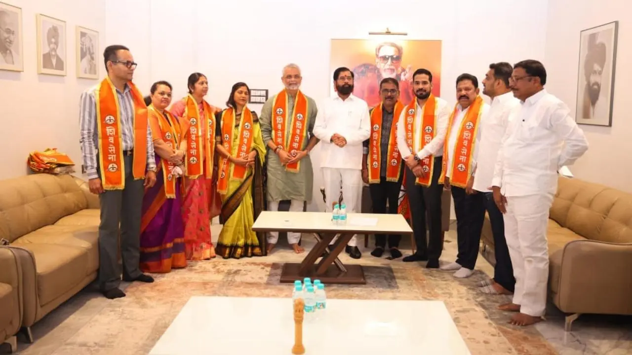 Seven former NCP (SP) corporators join Eknath Shinde-led Shiv Sena in Thane